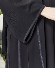 Leyali Dubai | Safir Işıltısı Swarovski İşlemeli Lüks İpek Abaya & Şal Takımı - Görsel 3